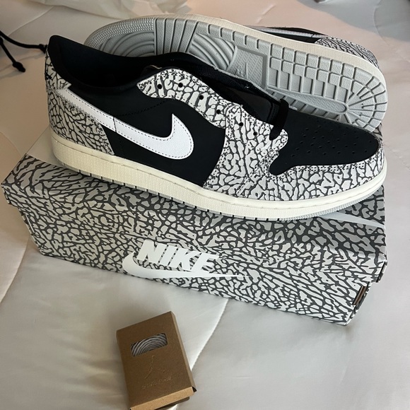 Nike Air Jordan 1 Low OG size 12 - Picture 3 of 5